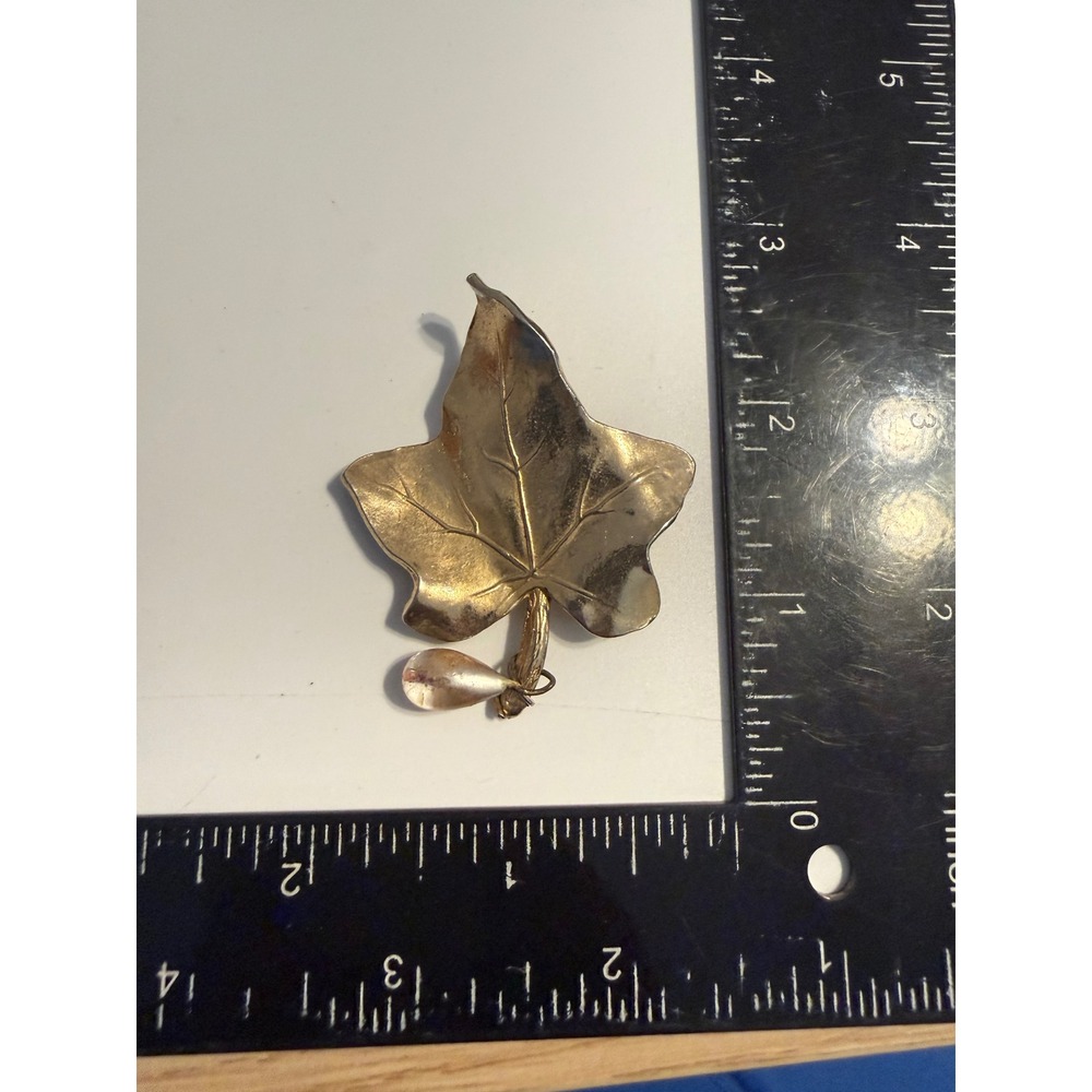 Accessocraft NYC Ivy Leaf Brooch Gold Tone Glass Teardrop Dewdrop Pin